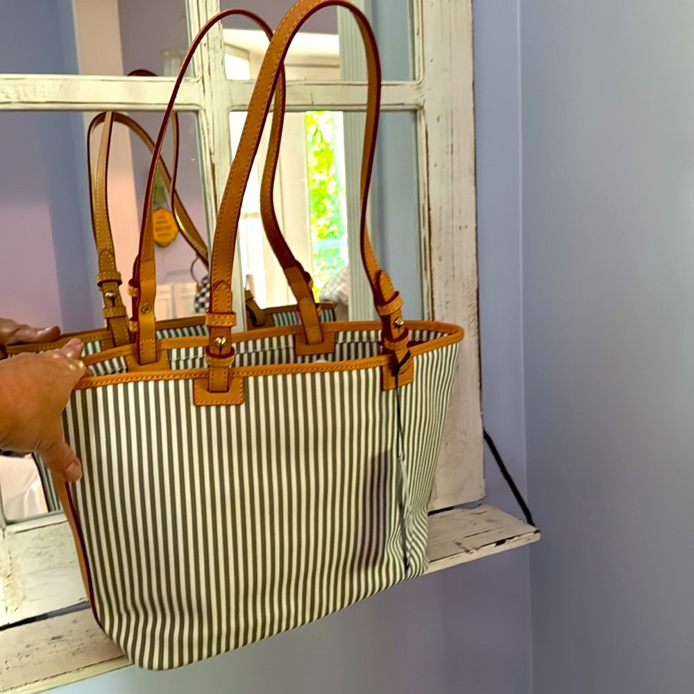 DOONEY & BOURKE Taupe Stripe Small Leisure Shopper Brand NEW w/Tags - Picture 2 of 12
